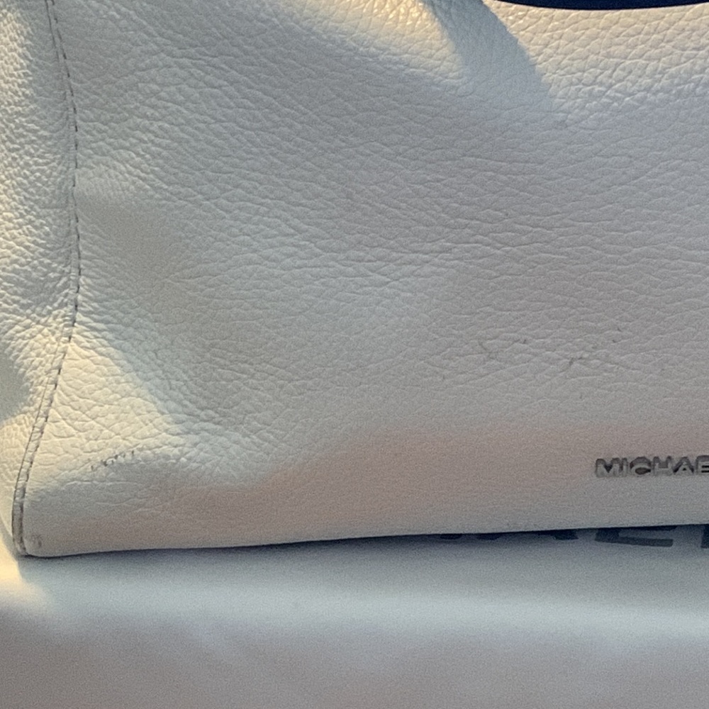 Michael Kors Hand Bag - Picture 2 of 14